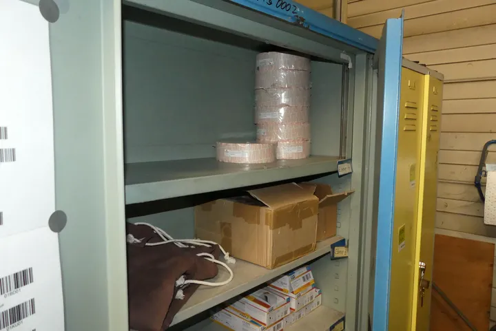 Konvolut Material, divers Umfang. Schrankinhalt